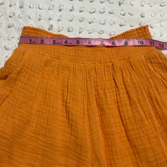Michael Stars Sia Short in Marmalade Orange Smocked Double Gauze Crinkle Small - Picture 4 of 9